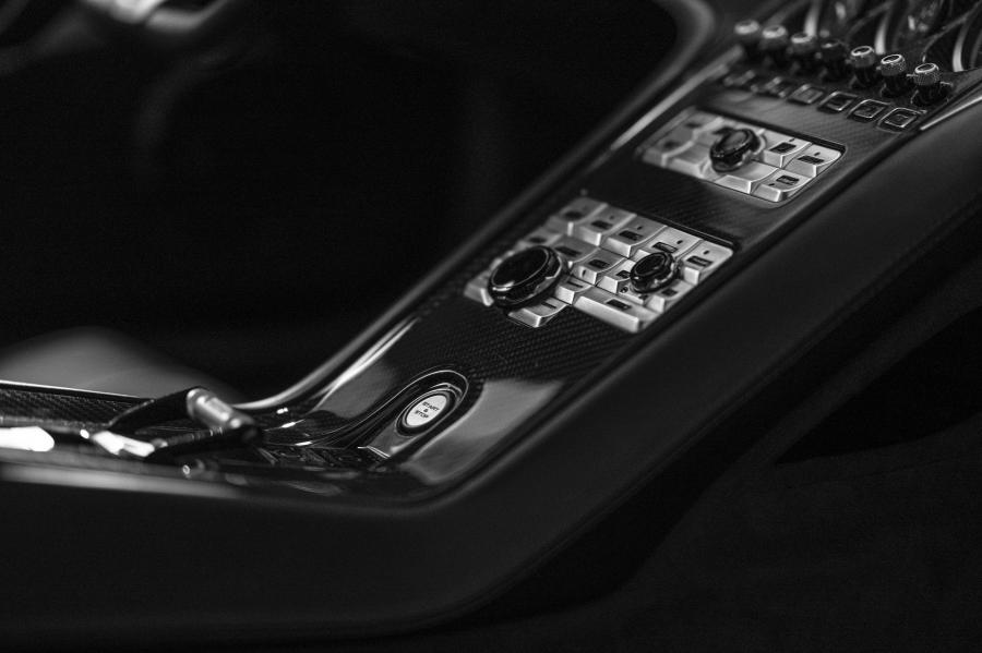 Детали интерьера De Tomaso Pantera by Ares Design 2020 года  (фото 9 из 33)